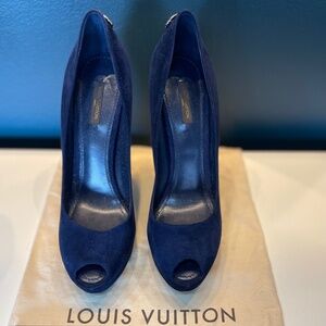 Brand New Never Worn Louis Vuitton Blue Suede Oh Really! Peep-Toe Pumps Size 41